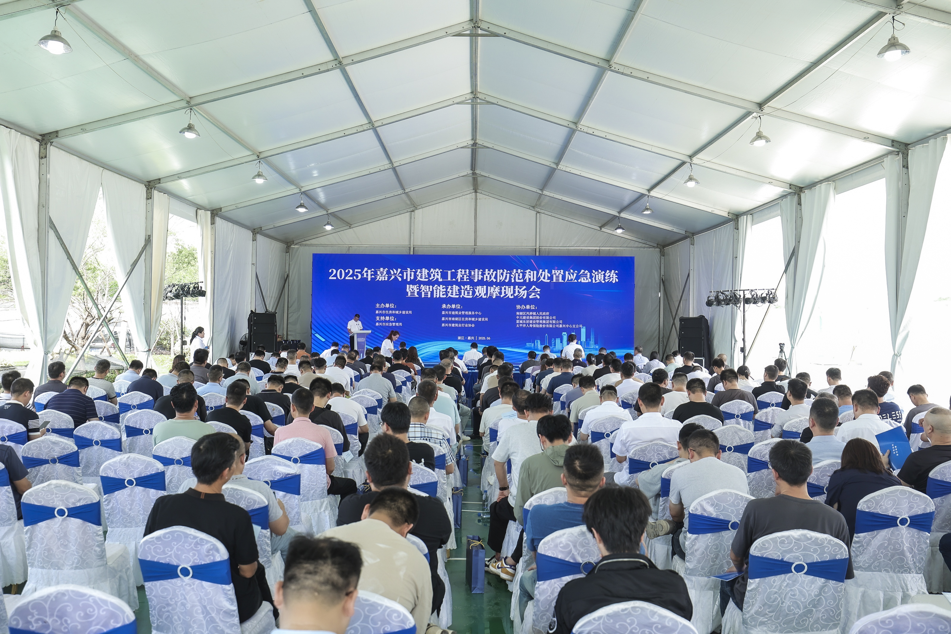 2025年嘉兴市QY球友会体育官网事故防范和处置应急演练暨智能建造观摩现场会成功举办